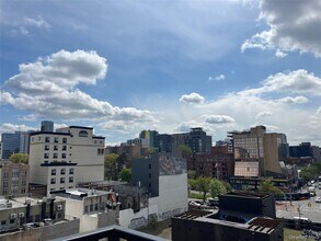 134-16 35th Ave in Queens, NY - Foto de edificio - Building Photo