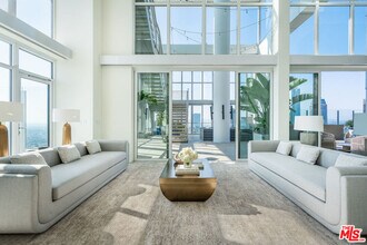 825 S Hill St in Los Angeles, CA - Building Photo - Building Photo