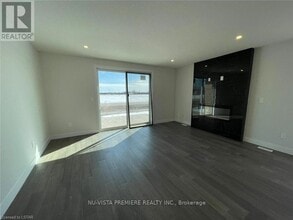 320 Stathis Blvd in Sarnia, ON - Building Photo - Building Photo