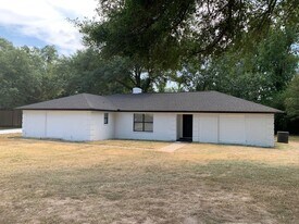 170 Cardinal Dr in Frankston, TX - Building Photo
