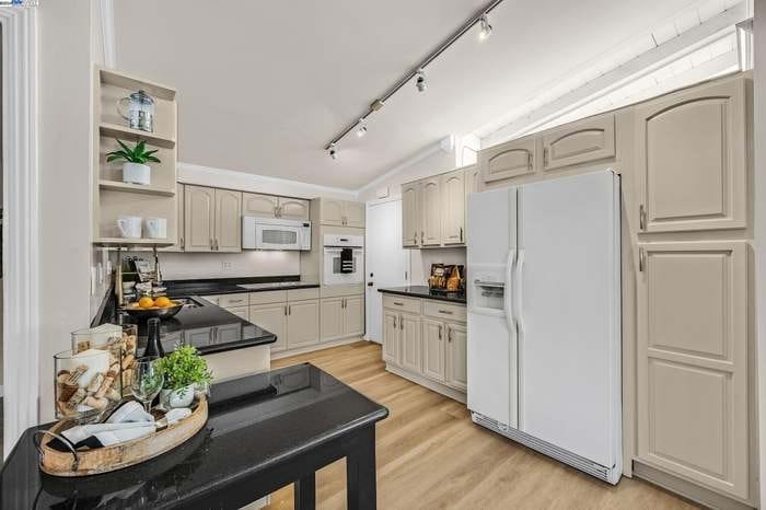 24808 Mango St in Hayward, CA - Building Photo