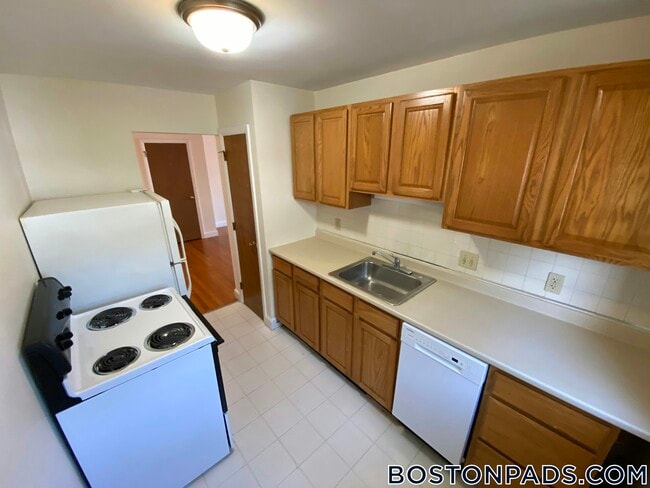 property at 8 Brattle Dr