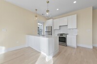 162 Webster St, Unit #1 in Boston, MA - Foto de edificio - Building Photo