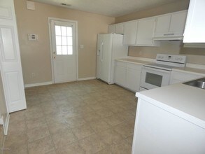 895 W Pueblo Dr in Jacksonville, NC - Building Photo - Building Photo