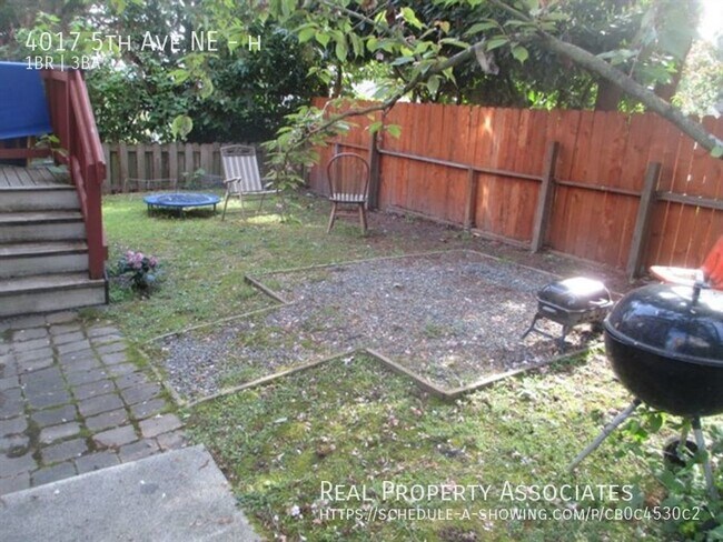 4017 5th Ave NE-Unit -h in Seattle, WA - Building Photo - Building Photo