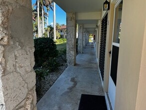 167 N Collier Blvd in Marco Island, FL - Foto de edificio - Building Photo