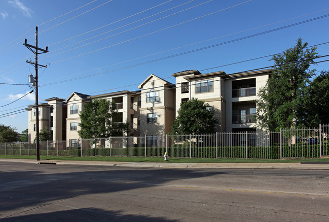 Southwestern Medical Park Apartments in Dallas, TX - Building Photo - Building Photo