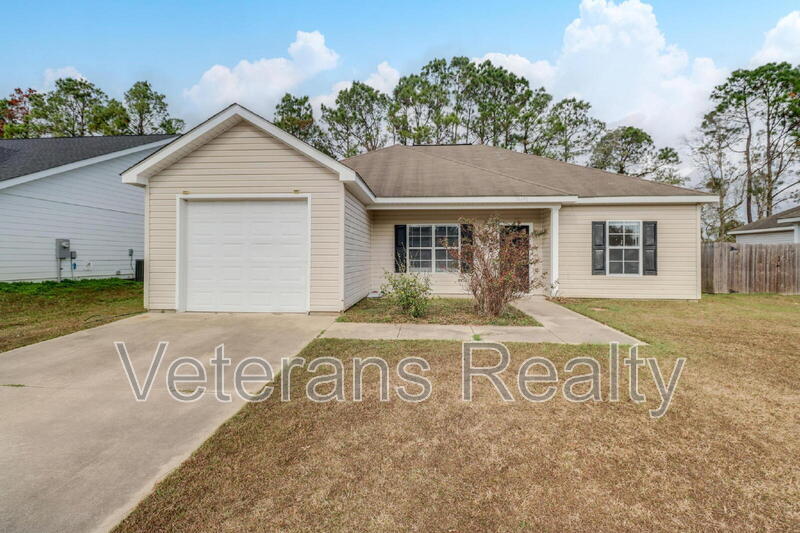 18496 Devin Ct in Gulfport, MS - Building Photo