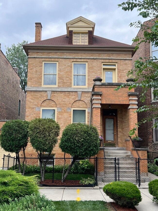 property at 5024 S Prairie Ave