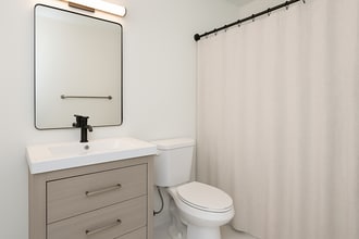 5405 Connecticut Ave NW, Unit C in Washington, DC - Foto de edificio - Building Photo