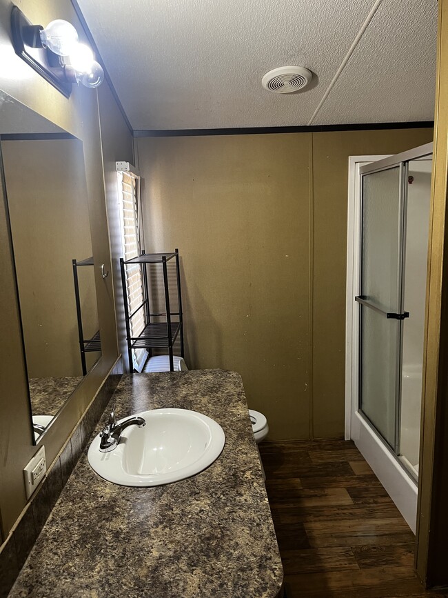 513 N Avenue F in Clifton, TX - Building Photo - Building Photo