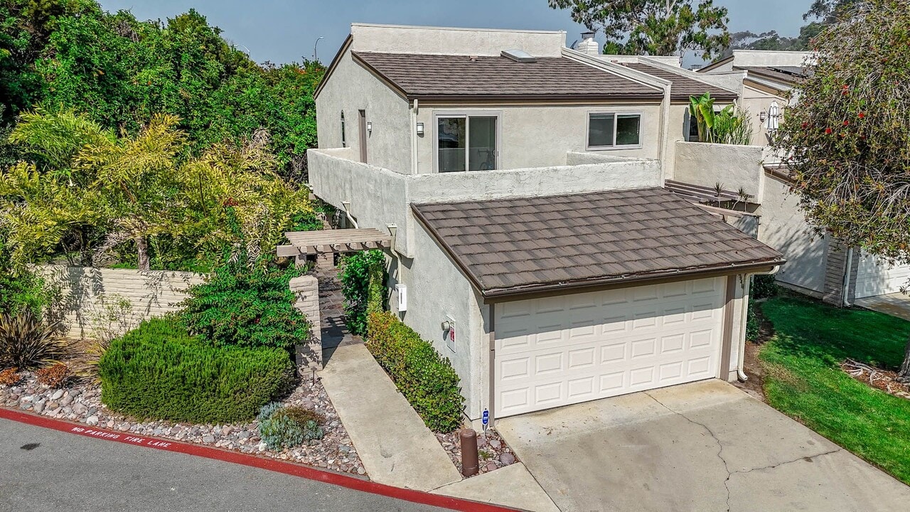 8946 Caminito Verano in San Diego, CA - Building Photo