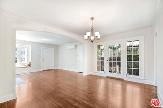 942 Croft Ave in Los Angeles, CA - Building Photo - Building Photo