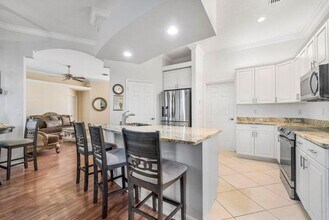 146 Fernwood Crescent in Royal Palm Beach, FL - Foto de edificio - Building Photo