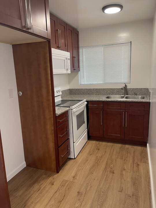 7237 Amigo Ave in Reseda, CA - Building Photo
