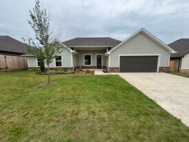 3021 Hollow Crest Ln in Norman, OK - Building Photo