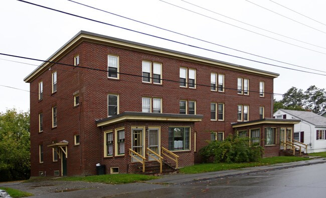 88-90 Summer St in Waterville, ME - Foto de edificio - Building Photo