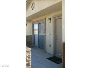 2050 N Los Feliz St in Sunrise Manor, NV - Building Photo - Building Photo
