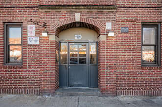 586 Southern Blvd in Bronx, NY - Building Photo - Building Photo