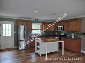 20 Mountain Dr in Candler, NC - Building Photo - Building Photo