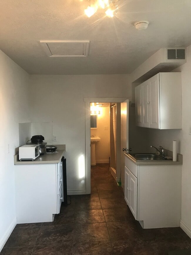 2885 Van Buren Ave in Ogden, UT - Building Photo - Building Photo