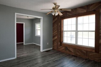 225 Lexington Rd, Unit A in Pleasant Hill, MO - Building Photo - Building Photo