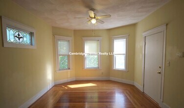 296 Highland Ave, Unit 3 in Somerville, MA - Building Photo - Building Photo