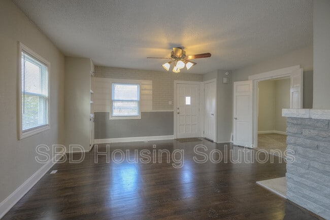 807 S Fairview Ave in Independence, MO - Building Photo - Building Photo