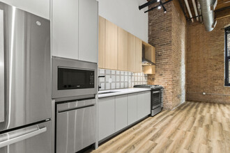 153 W Ohio St, Unit 101 in Chicago, IL - Building Photo - Building Photo