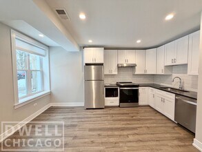 1705 W Lunt Ave, Unit S in Chicago, IL - Building Photo - Building Photo