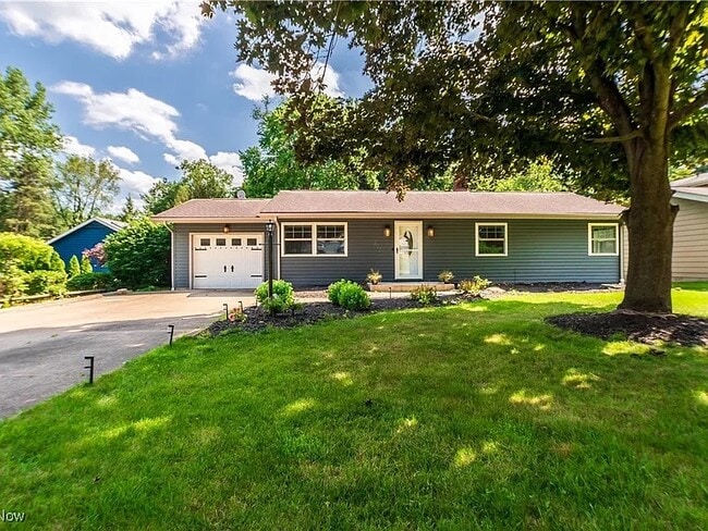 property at 216 W Glenridge Rd