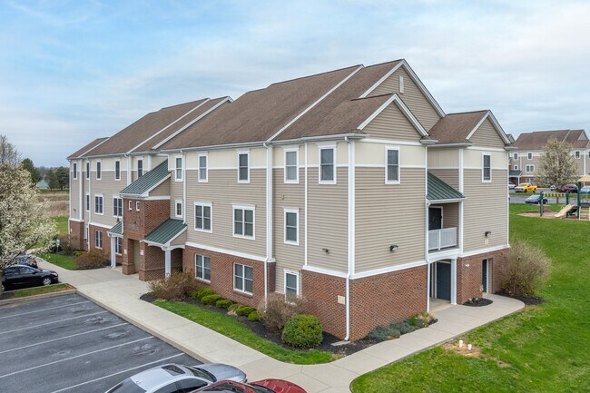 Country Club Apartments in Lancaster, PA - Foto de edificio - Building Photo