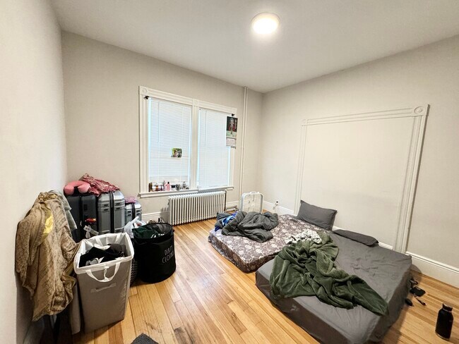 158 Boston St, Unit 2 in Boston, MA - Foto de edificio - Building Photo