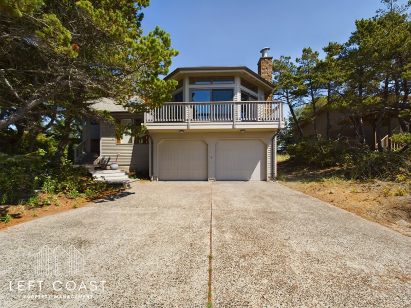 26 Dune Point Dr in Gleneden Beach, OR - Building Photo