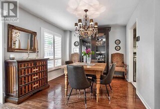 2006 Glenada Crescent in Oakville, ON - Building Photo - Building Photo