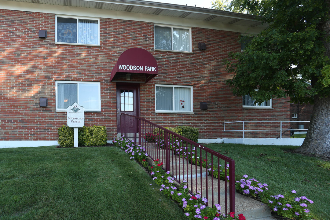 Woodson Park Apartments in Overland, MO - Building Photo