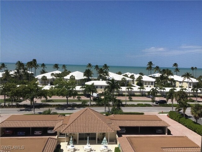 property at 2600 Gulf Shore Blvd N