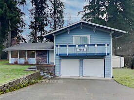 7103 36th St W in University Place, WA - Building Photo