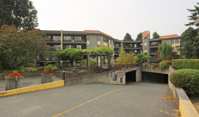 The Chateauneuf in Victoria, BC - Building Photo - Building Photo