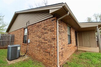910 Aspen Ct in Noble, OK - Building Photo - Building Photo