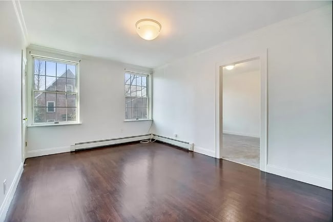 39-27 45th St, Unit 2 in Queens, NY - Foto de edificio - Building Photo