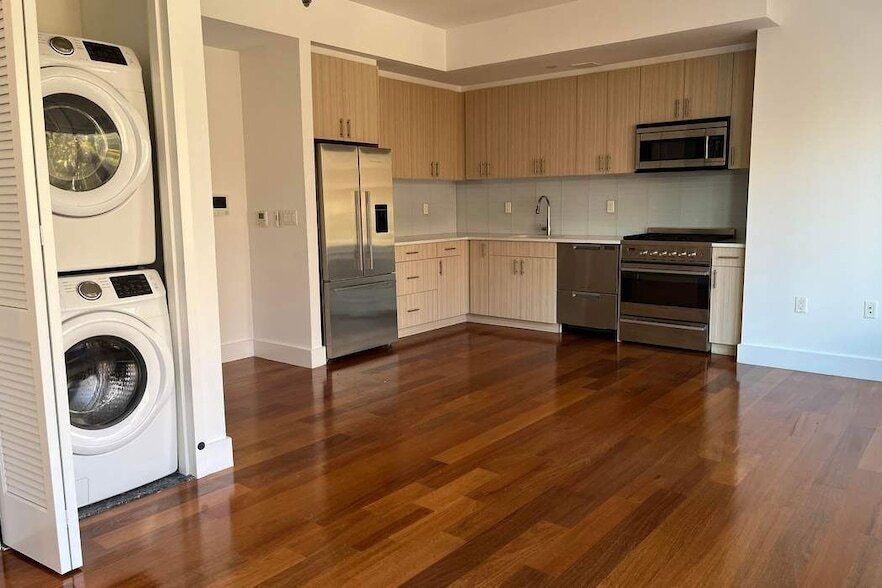 52 Convent Ave, Unit 4B in New York, NY - Building Photo