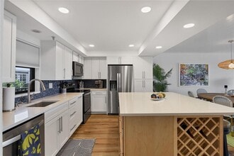 1001 Benjamin Franklin Dr in Sarasota, FL - Building Photo - Building Photo
