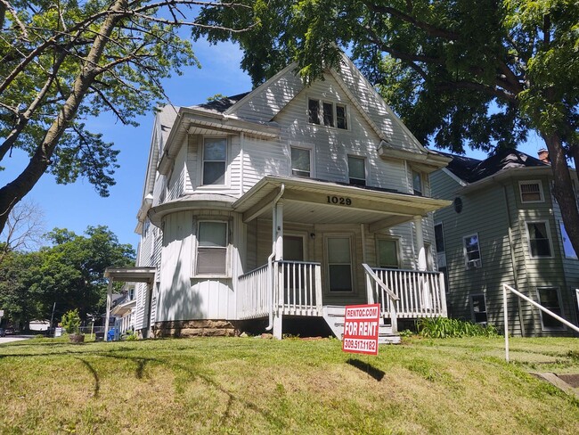 1029 16th St in Moline, IL - Building Photo - Building Photo