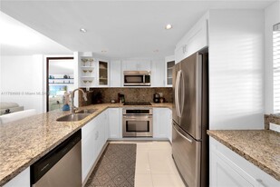 3750 NE 170th St in North Miami Beach, FL - Building Photo