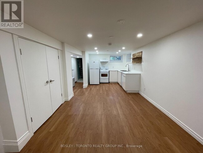 property at 216 Geoffrey St