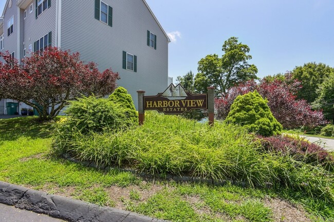 43 Harbor View Ln