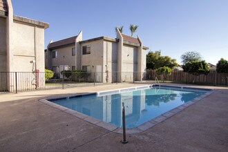 Garden Villas in El Centro, CA - Building Photo - Building Photo