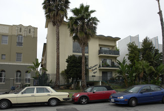 1725 N Normandie Ave in Los Angeles, CA - Foto de edificio - Building Photo