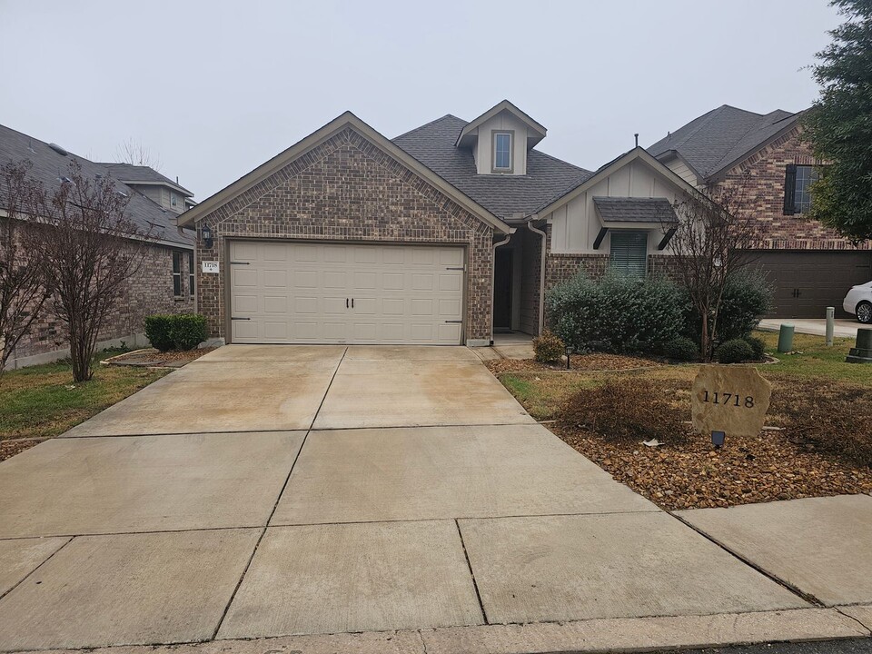 11718 Bricewood Ridge in San Antonio, TX - Building Photo